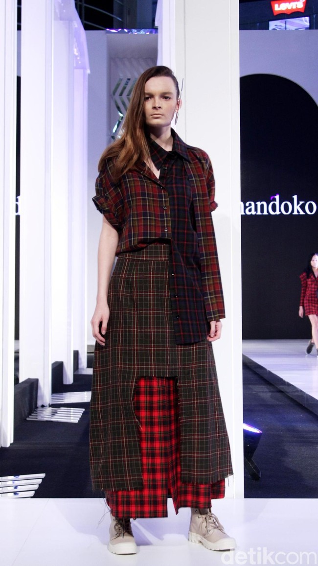 Fashion show koleksi busana Tri Handoko bertema Stage of Emotion di Fashion Nation 2018, Senayan City, Jakarta. Rabu [11/4/2018]. [Foto: Mohammad Abduh/Wolipop]