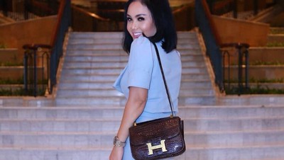 Foto: 13 Gaya Mewah Yuni Shara dengan Koleksi Tas Mencapai Miliaran