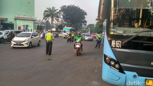 Kondisi Pintu  Tol Cibubur  Saat Berlaku Ganjil Genap Pagi Ini