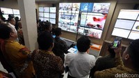 Komisi Pemilihan Umum akan melakukan pencocokan dan penelitian (coklit) data pemilih secara serentak untuk Pemilu 2019. Coklit serentak juga dilakukan di luar negeri, yang akan disaksikan melalui video conference.