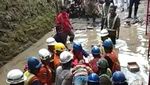 Mencekam! Ini Evakuasi Korban Proyek Tol Runtuh di Manado