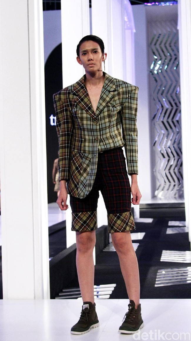 Fashion show koleksi busana Tri Handoko bertema Stage of Emotion di Fashion Nation 2018, Senayan City, Jakarta. Rabu [11/4/2018]. [Foto: Mohammad Abduh/Wolipop]