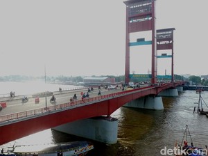 Jembatan Ampera Miliki 6 Ribu Titik Keretakan, Berbahayakah?