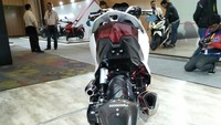 Dengan suspensi itu motor mampu menjulang tinggi sekitar 3 sampai 4 cm, sehingga nyaman untuk digunakan sehari-hari. Bila ingin mejeng, tinggal menurunkan air suspensionnya saja, maka motor menjadi sasaran mata wanita dan pria.