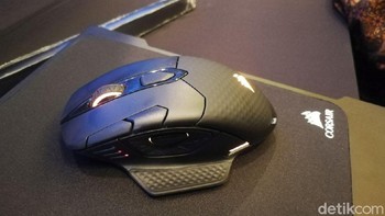 Seperti judulnya, yakni unplug, Corsair mengedepankan jajaran produk yang tanpa kabel dan mengandalkan konektivitas nirkabel, Bluetooth. Foto: detikINET/Muhammad Alif Goenawan