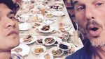 Keren! Gaya Iko Uwais Saat Makan Es Krim di Kolombia dan Nasi Padang