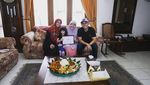 Ganteng dan Family Man, Begini 10 Pose Ben Kasyafani Bersama Makanan