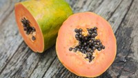 Berikutnya adalah pepaya. Buah ini kaya akan vitamin C dan A. Masukkan buah pepaya ke dalam diet harian dengan ditambahakn yoghurt atau dijadikan smoothies. Foto: Thinkstock