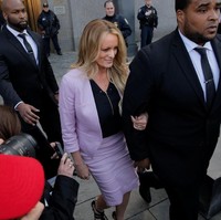 Model Playboy Stormy Daniels baru-baru ini menyarankan Melania Trump untuk meninggalkan suaminya, Donald Trump. Saran itu muncul setelah mantan Presiden AS tersebut dinyatakan bersalah. Foto: REUTERS