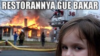 Wah serem banget ya. Meme kocak dengan gambar anak kecil ini menggambarkan betapa kesalnya kita kalau di restoran tak sediakan nasi. Foto: Istimewa