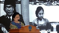 Mantan Presiden Megawati Soekarnoputri memberikan sambutannya dalam acara peringatan 63 tahun Konferensi Asia Afrika di Jakarta. Foto: dok. LIPI