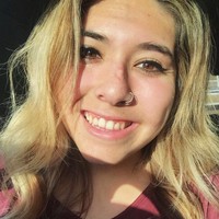 Andrea dan Rob menikah di usia muda dan melalui banyak hal ketika mereka bersama menjalani biduk rumah tangga. Ketika Andrea menemukan Rob telah mengkhianatinya, pasangan itu berpisah selama setahun sebelum memutuskan untuk kembali rujuk. Namun, baik Andrea dan Rob akhirnya memutuskan untuk bercerai. Foto: Twitter @meeelondrea