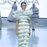 Fashion show Barli Asmara yang berkolaborasi dengan Wardah di Indonesia Fashion Week 2018 ini mengangkat tema Glamorous Delight di Jakarta Convention Center, Jakarta, Sabtu [31/3/2018]. Foto: Mohammad Abduh/Wolipop