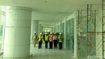 Pakai Rompi Proyek, Jokowi Blusukan di Bandara Kertajati