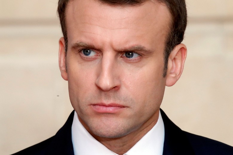 Macron Dukung Sanksi untuk Negara Uni Eropa Penolak Imigran Macron Dukung Sanksi untuk Negara Uni Eropa Penolak Imigran