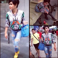 Seperti adiknya, Krisdayanti, Yuni Shara juga seorang kolektor Hermes. Dia sudah kerap bergaya menenteng tas dari brand Prancis itu sejak dulu. Di foto yang dibuat pada 2013 ini misalnya, mantan kekasih Raffi Ahmad itu menenteng tas Hermes Birkin berwarna biru seharga US$ 21.450 atau sekitar Rp 295 juta. Foto: Instagram/yunishara36