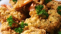 Udang tempura krispy punya @cishen77 ini terlihat berbeda nih. Ada bintik daun parsley cincang dan taburan bumbu perasa. Yummy! Foto: Instagram