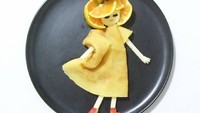 Duh, gemesin banget. Crepe dengan isian apel, jeruk, dan diberi paprika kecil ini ternyata bisa dibuat semenggemaskan ini. Foto: Instagram @rinonche