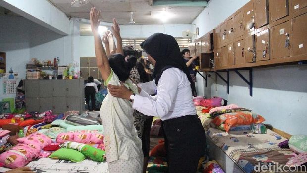 Razia Besar-besaran di Medaeng, Petugas Sita Garpu hingga Gergaji