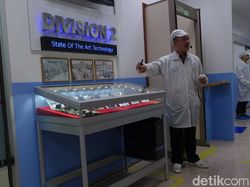 Melongok Dapur Pembuatan Ponsel Asus di Batam