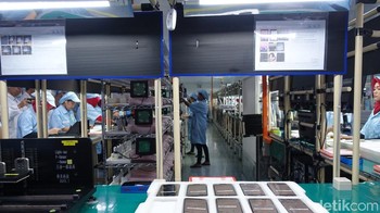 Asus tidak menyebutkan berapa besar investasi yang dialokasikannya demi TKDN dari sisi manufakturing. Namun Presiden Direktur PT Satnusa Persada Abidin Hasibuan memberikan gambaran, investasi untuk per line produksi bisa mencapai USD 4 juta. Foto: Rachmatunnisa/detikINET