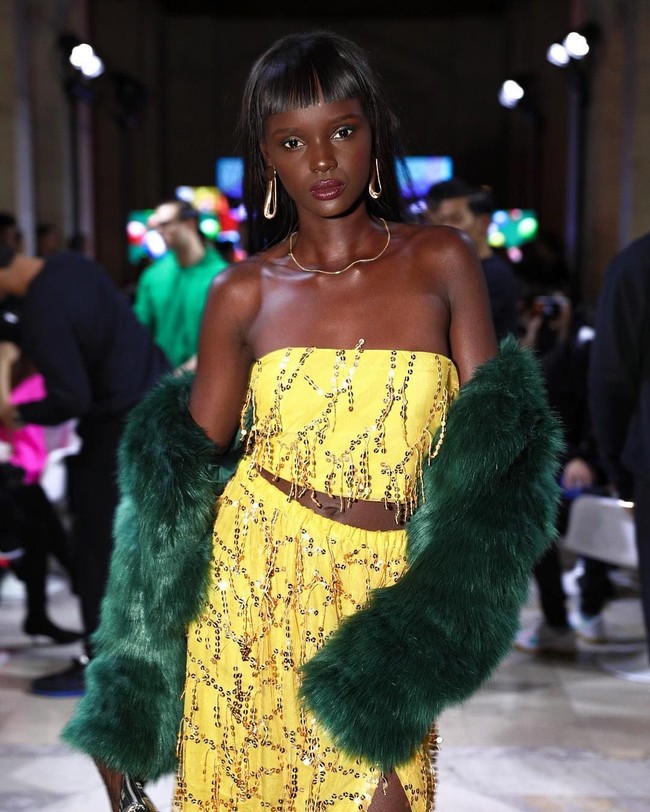 Aku mendapat banyak pesan setiap hari dari wanita di seluruh dunia mengenai bagaimana mereka kesulitan dengan warna kulit mereka dan mencoba berbaur dan menjadi diri sendiri. Aku juga merasakan itu beberapa tahun lalu sebagai remaja, kata Duckie dilansir Allure. Foto: Instagram Duckie