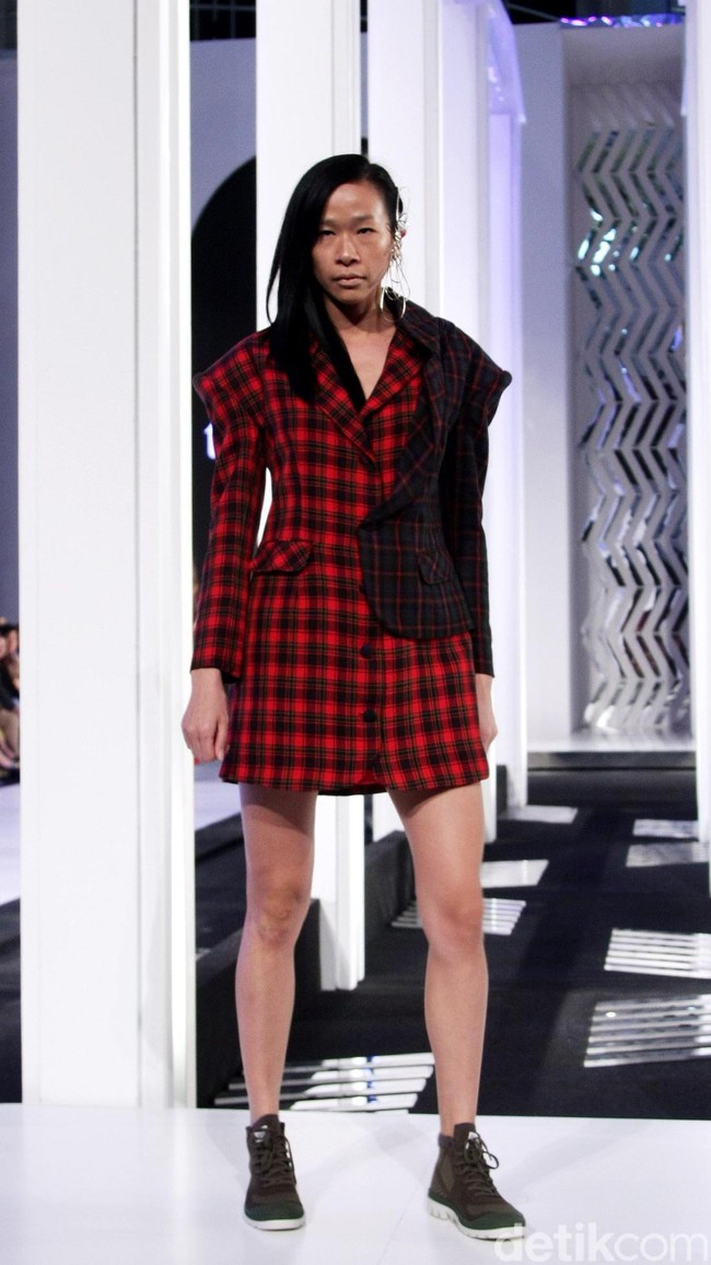 Fashion show koleksi busana Tri Handoko bertema Stage of Emotion di Fashion Nation 2018, Senayan City, Jakarta. Rabu [11/4/2018]. [Foto: Mohammad Abduh/Wolipop]