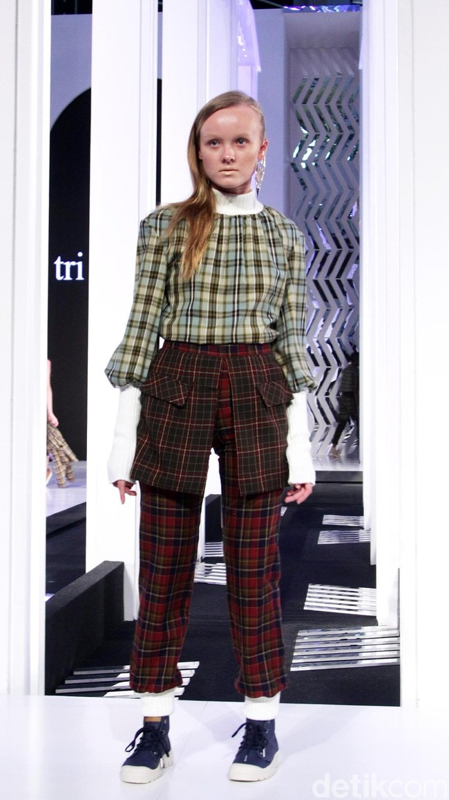 Fashion show koleksi busana Tri Handoko bertema Stage of Emotion di Fashion Nation 2018, Senayan City, Jakarta. Rabu [11/4/2018]. [Foto: Mohammad Abduh/Wolipop]