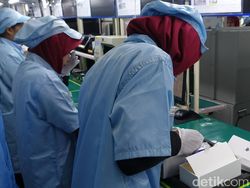 Melongok Dapur Pembuatan Ponsel Asus di Batam
