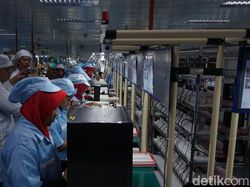 Melongok Dapur Pembuatan Ponsel Asus di Batam