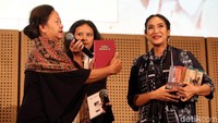 Eksibisi catatan dan arsip dari Pram itu merupakan nazar atau janji dari Happy Salma.  