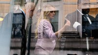 Kehadiran Daniels hanya untuk menyaksikan persidangan Cohen dan demi memastikan perlindungan dokumen-dokumen yang disita dari kantor dan kediaman Cohen oleh FBI beberapa waktu lalu. Beberapa dokumen yang disita FBI ada yang terkait kesepakatan tutup mulut antara Daniels dengan Cohen, yang mewakili Trump. Foto: REUTERS/Lucas Jackson