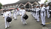 Amoroso Katamsi meninggal pada usia 79 tahun. Suasana hening pun menyelimuti pemakaman tersebut. Foto: Hanif Hawari/detikHOT
