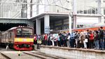 Ngeri! Penumpang di Stasiun Duri Mirip Antrean Mudik Lebaran
