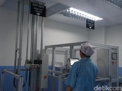 Melongok Dapur Pembuatan Ponsel Asus di Batam