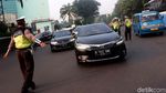 Pemberlakuan Ganjil Genap di Pintu Tol Cibubur 2