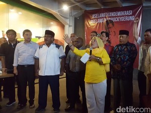 Lulung hingga Ratna Sarumpaet Kumpul Dukung Rocky Gerung