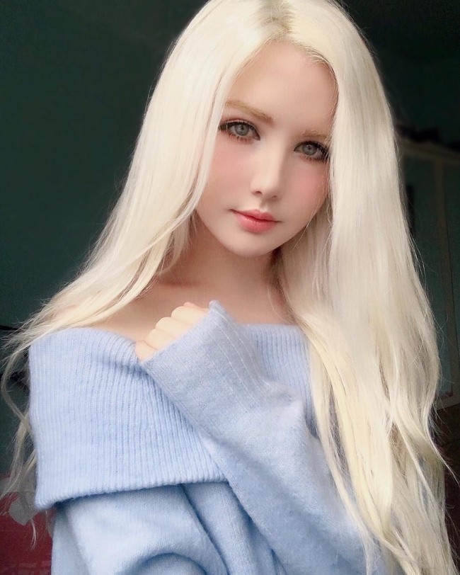 Ia adalah gadis asal Rusia yang tinggal di Italia. Kecantikannya jadi viral karena bak peri cantik.  Foto: dok. Instagram