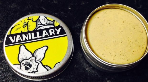 Rekomendasi 5 Parfum Padat yang Mudah Dibawa dalam Tas Kecil