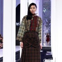 Fashion show koleksi busana Tri Handoko bertema Stage of Emotion di Fashion Nation 2018, Senayan City, Jakarta. Rabu [11/4/2018]. [Foto: Mohammad Abduh/Wolipop]
