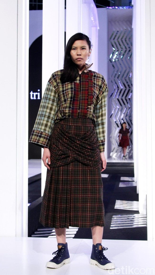 Fashion show koleksi busana Tri Handoko bertema Stage of Emotion di Fashion Nation 2018, Senayan City, Jakarta. Rabu [11/4/2018]. [Foto: Mohammad Abduh/Wolipop]