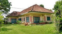 Meskipun pemilik rumah ingin mempertahankan bangunan. Namun rumah yang sudah lapuk dimakan usia terpaksa tetap direnovasi (Dadang Hermansyah/detikTravel)