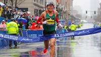 Usai menang di Boston Marathon kali ini, ia sudah harus kembali bekerja pada hari Rabu ini. Lalu pada akhir pekan berikutnya, ia sudah menjadwalkan ikut half marathon lagi di Jepang. Waduh!  Foto: Brian Fluharty-USA TODAY Sports/Reuters