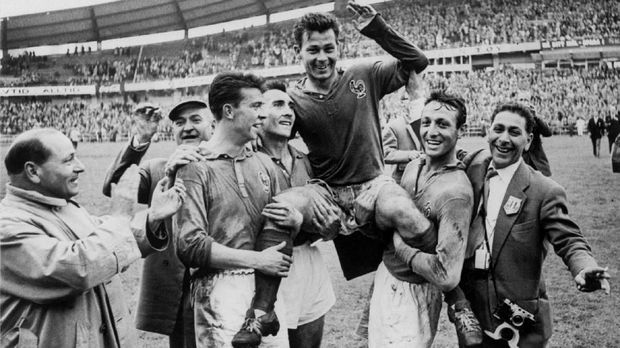 Just Fontaine mencatatkan rekor 13 gol di Piala Dunia yang belum bisa dipecahkan sampai saat ini.