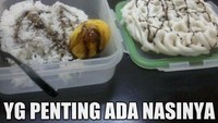 Betul nggak pertanyaan ini? Makan seadanya yang penting ada nasinya. Orang Indonesia memang tak bisa lepas dari nasi ya! Foto: Istimewa