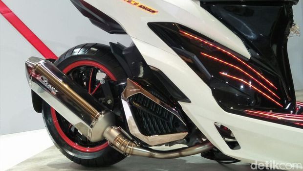 Si Putih Honda Vario Low Rider Nan Futuristik