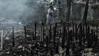 Kebakaran tersebut diduga disebabkan oleh api dari salah satu rumah warga.