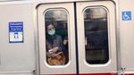 Menumpuk di Stasiun, Berdesakan di Kereta
