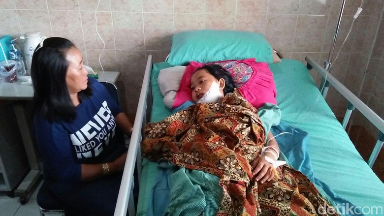 Intan Sempat Kritis Kena Runtuhan Gudang Walet di Cirebon Intan Sempat Kritis Kena Runtuhan Gudang Walet di Cirebon