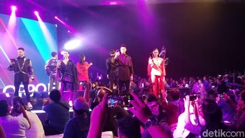 Namun, yang menjadi andalan adalah kamera depannya yang memiliki lensa 25 MP. Foto: detikINET/Muhammad Alif Goenawan